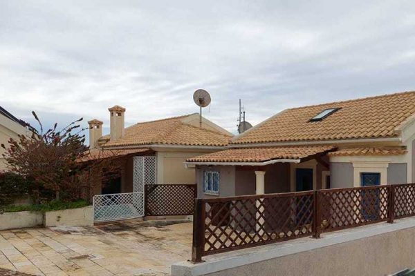 avithos-villas-2865-view of the entrance